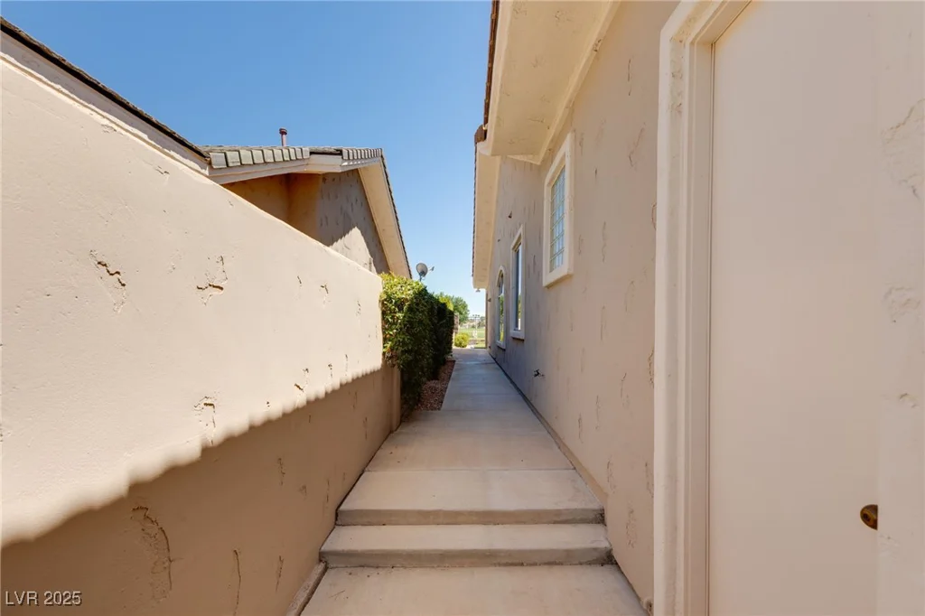 1932 Glenview, Las Vegas, NV 89134