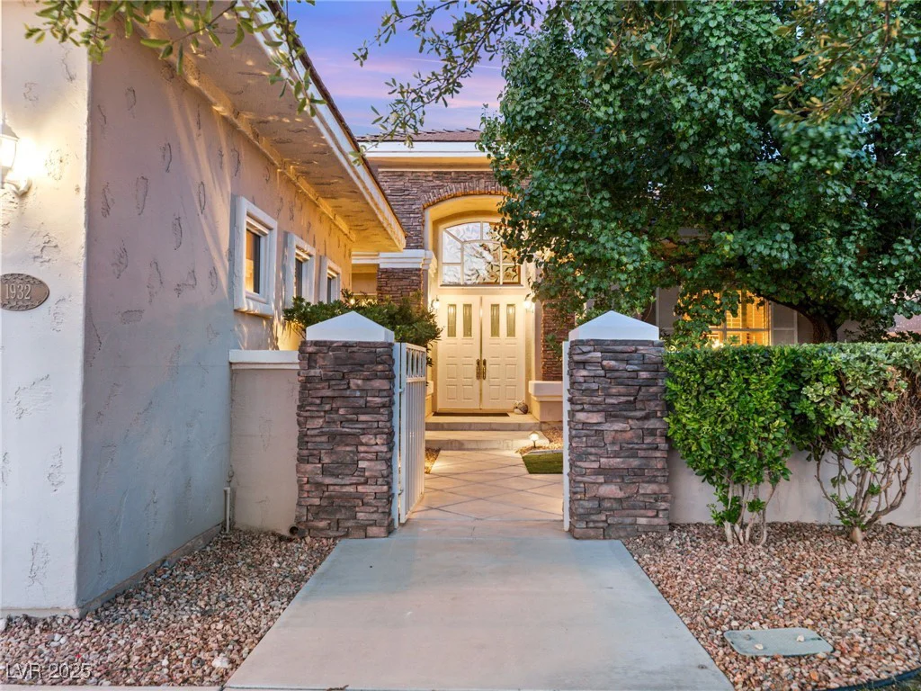 1932 Glenview, Las Vegas, NV 89134