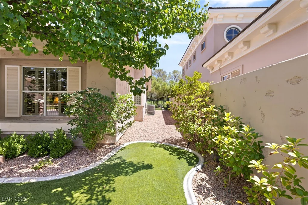 1932 Glenview, Las Vegas, NV 89134