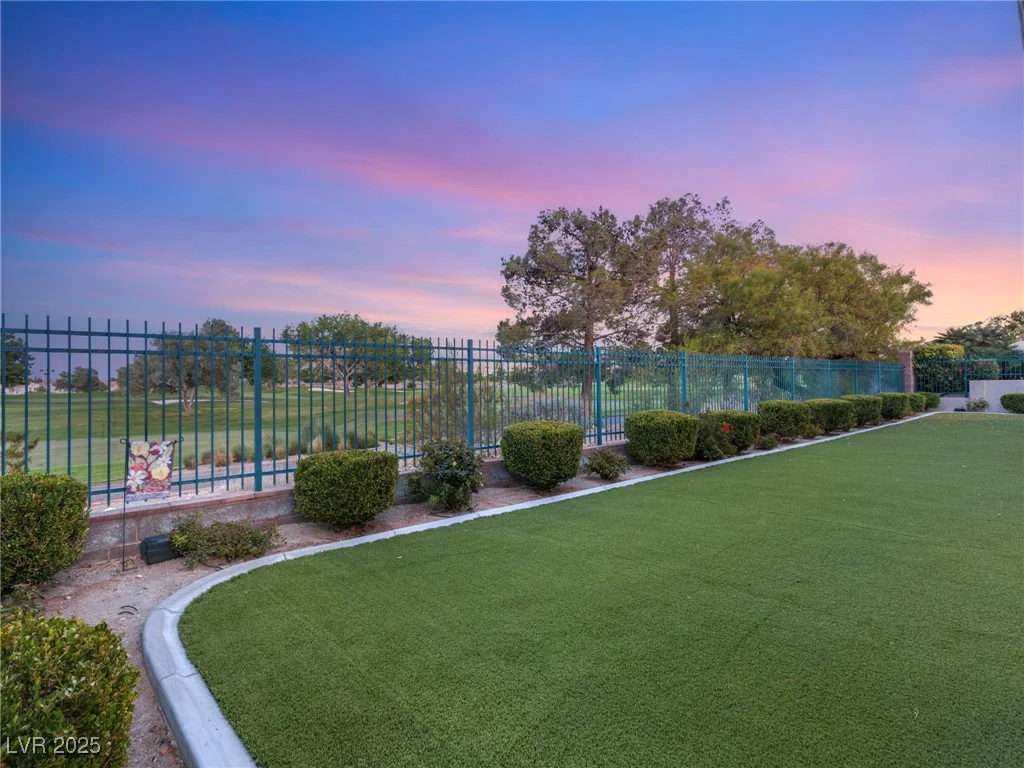 1932 Glenview, Las Vegas, NV 89134