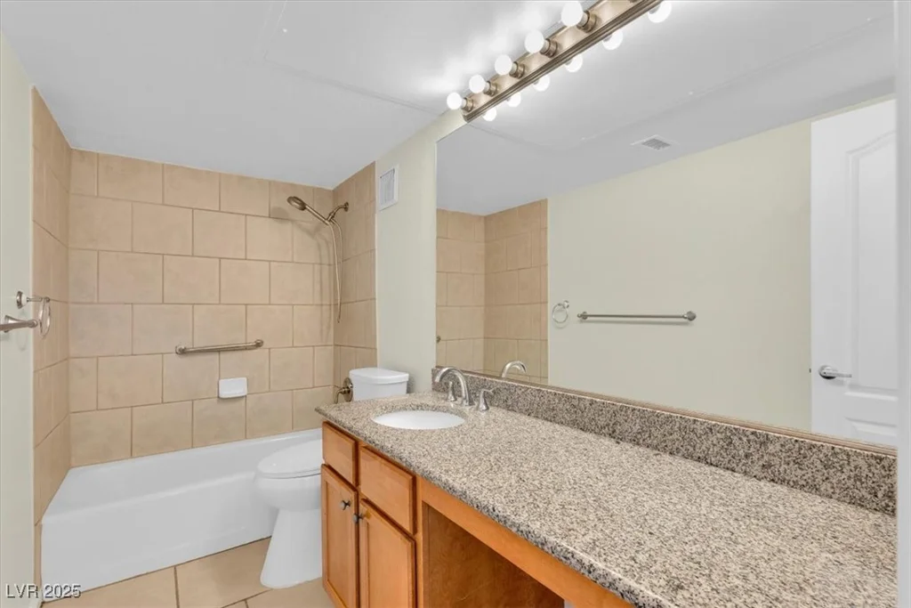 2838 Loveland, Las Vegas, NV 89109