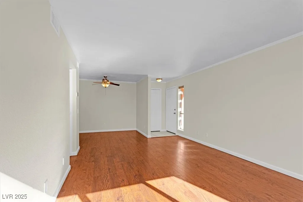 2838 Loveland, Las Vegas, NV 89109