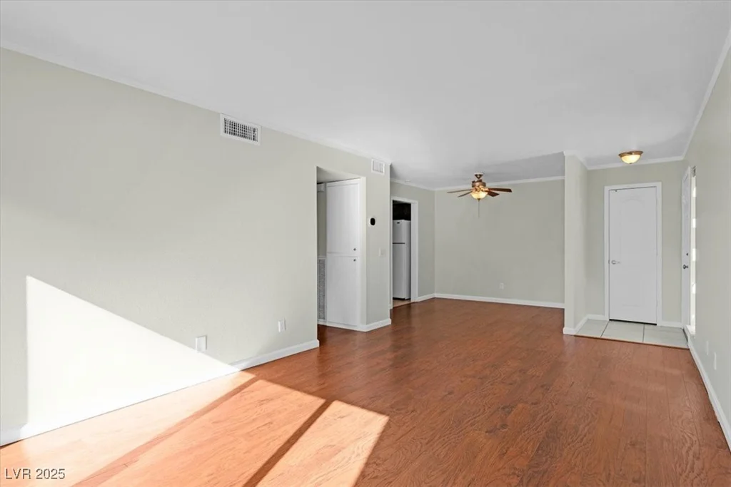 2838 Loveland, Las Vegas, NV 89109