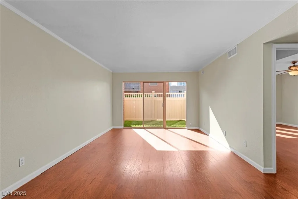 2838 Loveland, Las Vegas, NV 89109