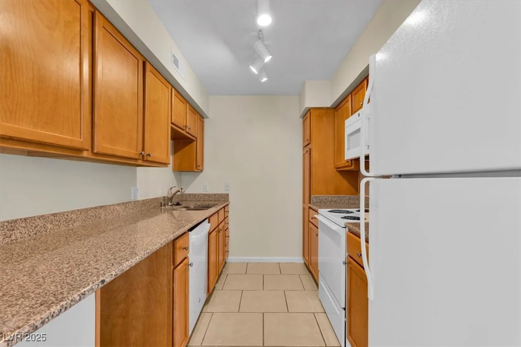 2838 Loveland, Las Vegas, NV 89109