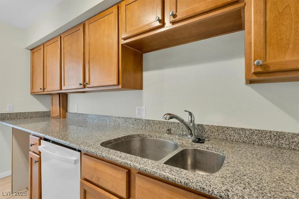 2838 Loveland, Las Vegas, NV 89109