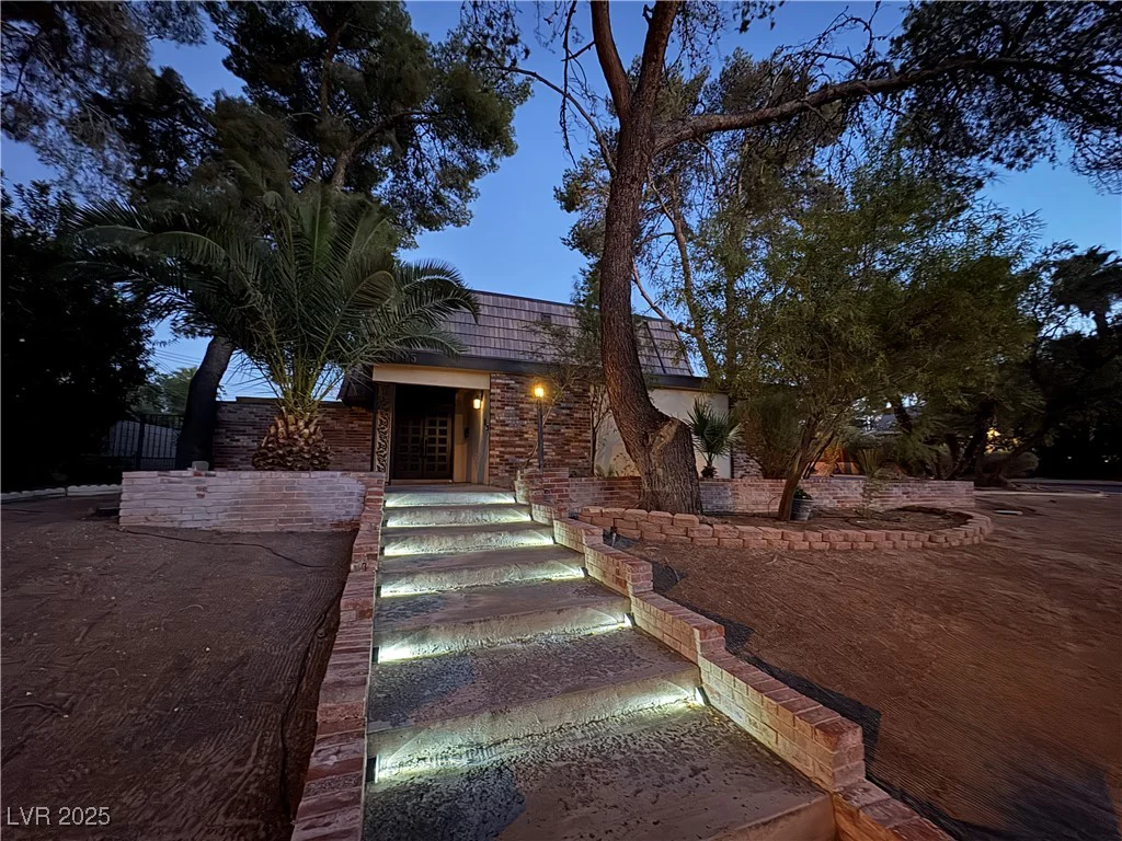 2095 Mohigan, Las Vegas, NV 89169