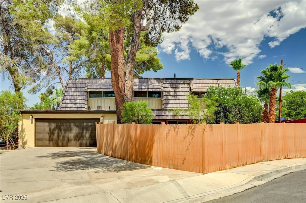 2095 Mohigan, Las Vegas, NV 89169