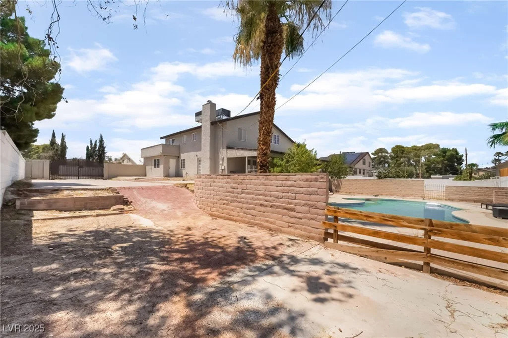 5676 Birchwood, Las Vegas, NV 89120