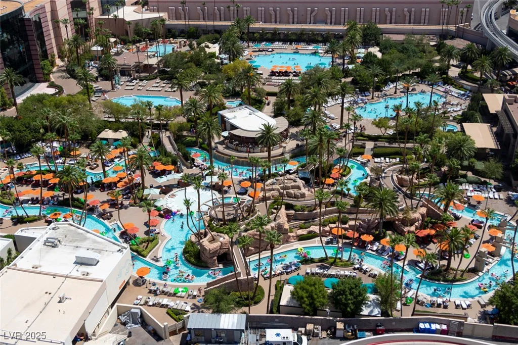 145 Harmon, Las Vegas, NV 89109