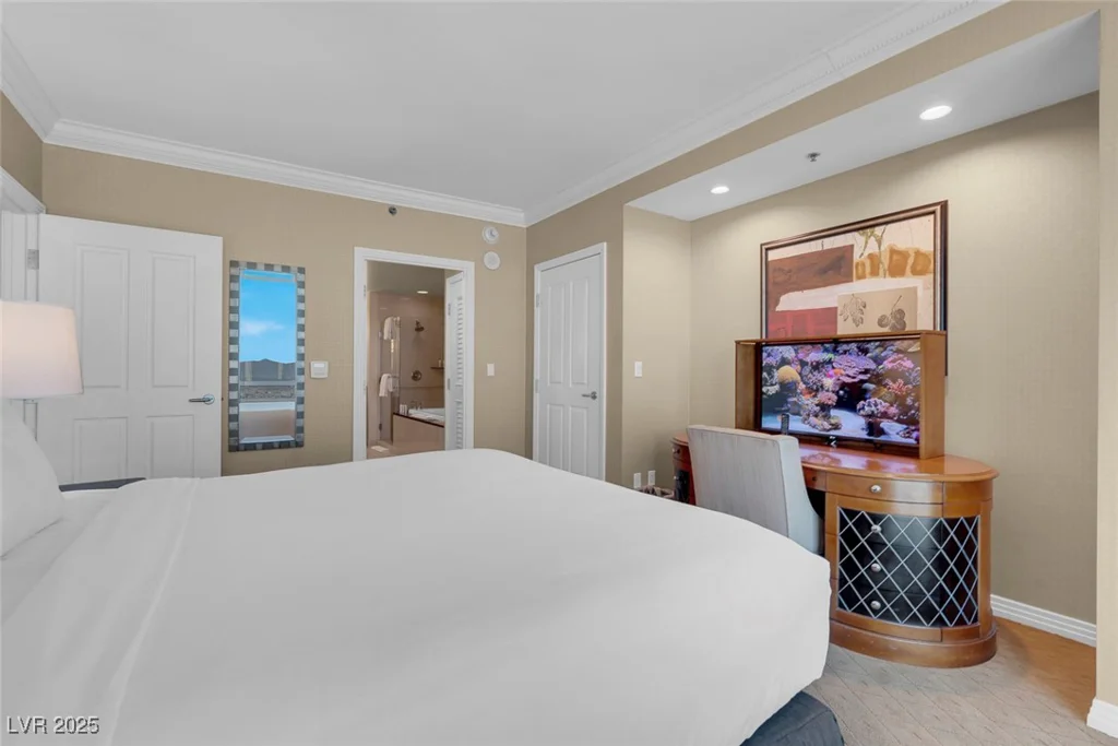 145 Harmon, Las Vegas, NV 89109