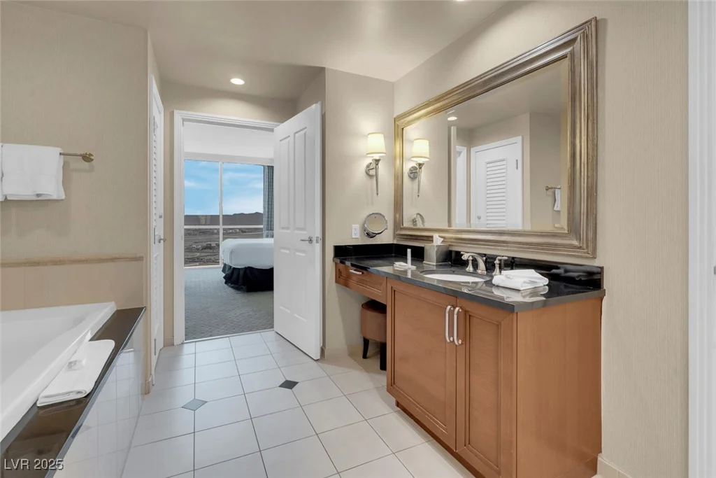145 Harmon, Las Vegas, NV 89109