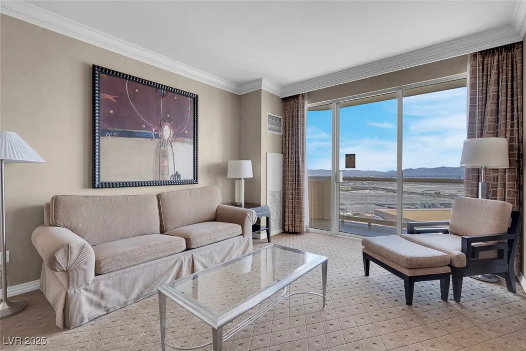 145 Harmon, Las Vegas, NV 89109