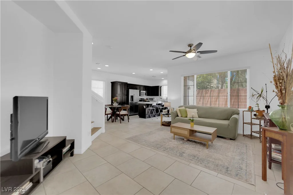 9830 Venus Lake, Las Vegas, NV 89178