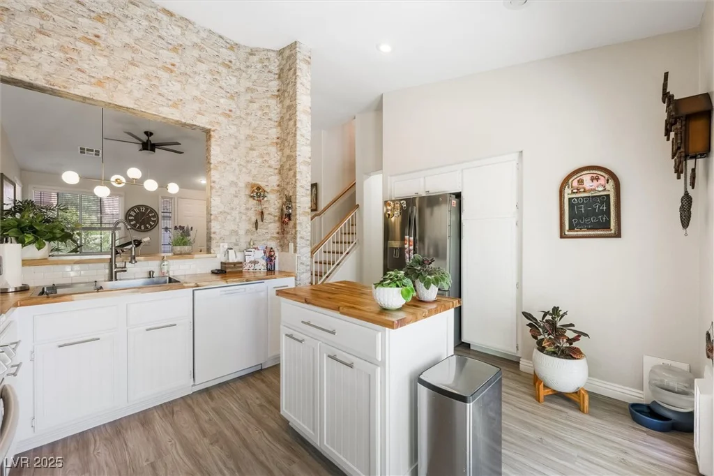 10372 Natural Springs, Las Vegas, NV 89129