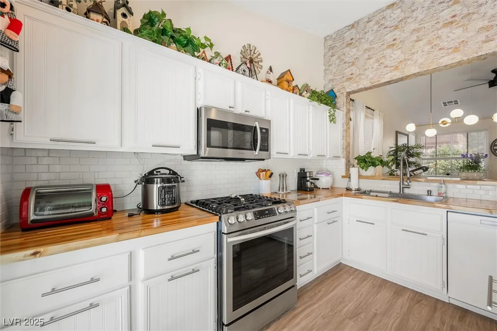 10372 Natural Springs, Las Vegas, NV 89129