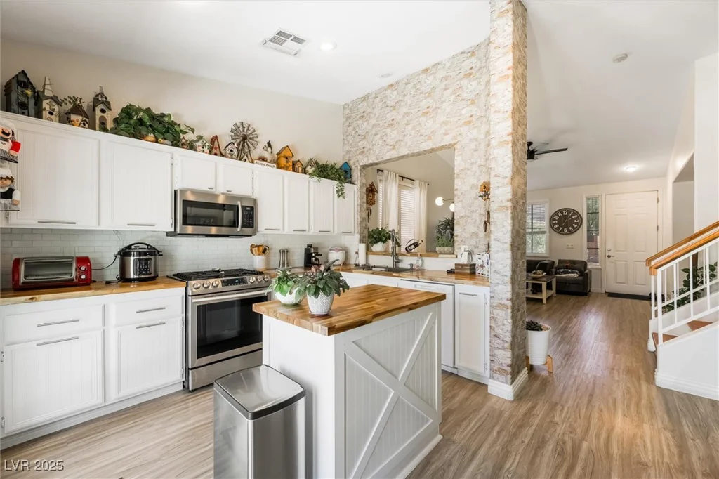 10372 Natural Springs, Las Vegas, NV 89129