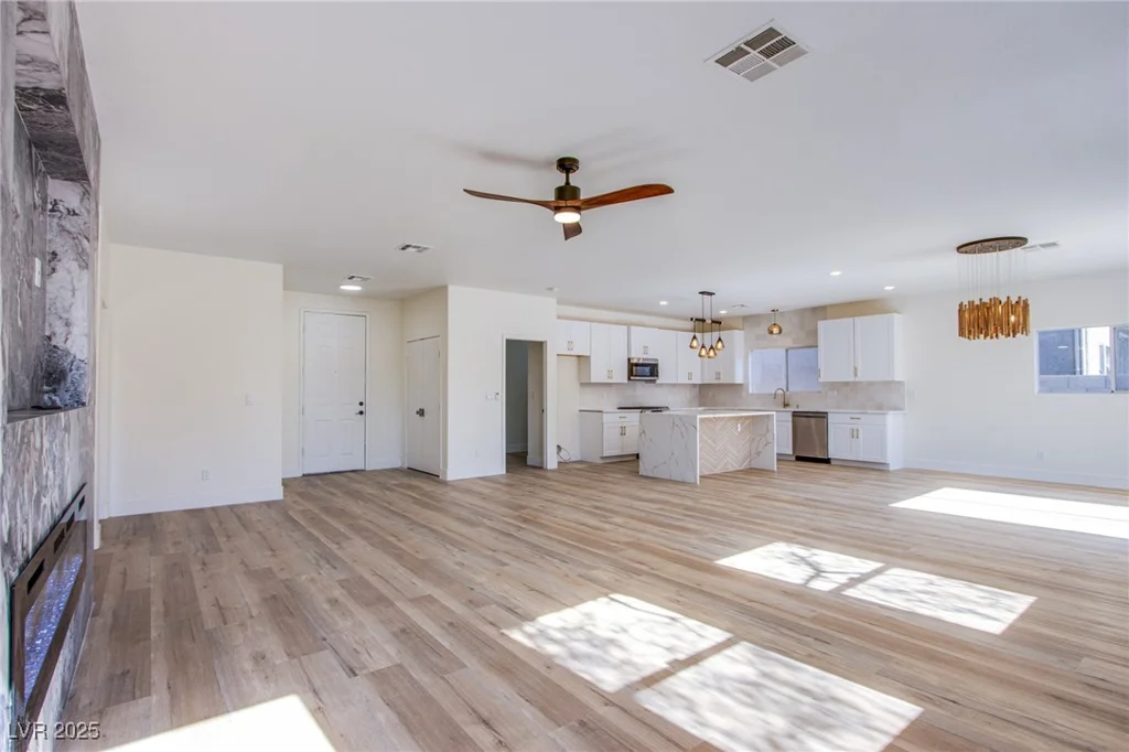 5653 Artesia Lake, Las Vegas, NV 89118