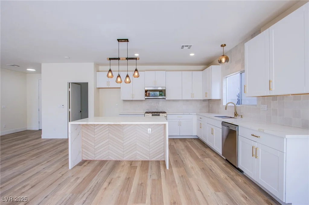 5653 Artesia Lake, Las Vegas, NV 89118