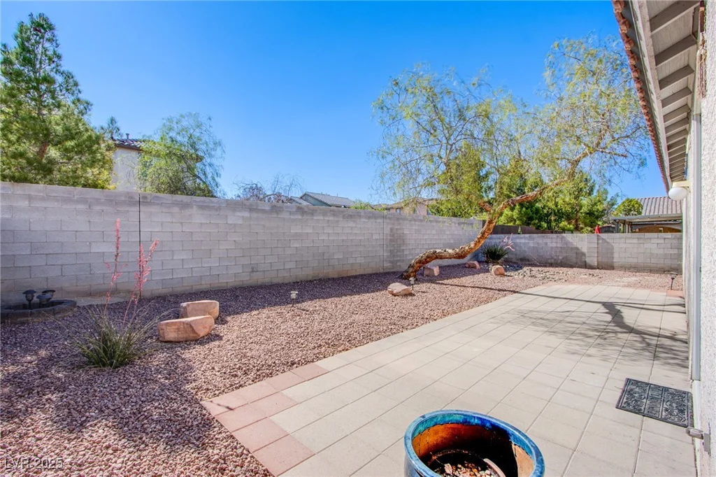 5653 Artesia Lake, Las Vegas, NV 89118