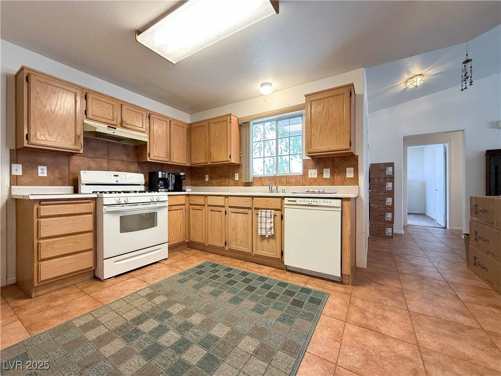 425 Nancy, Henderson, NV 89015