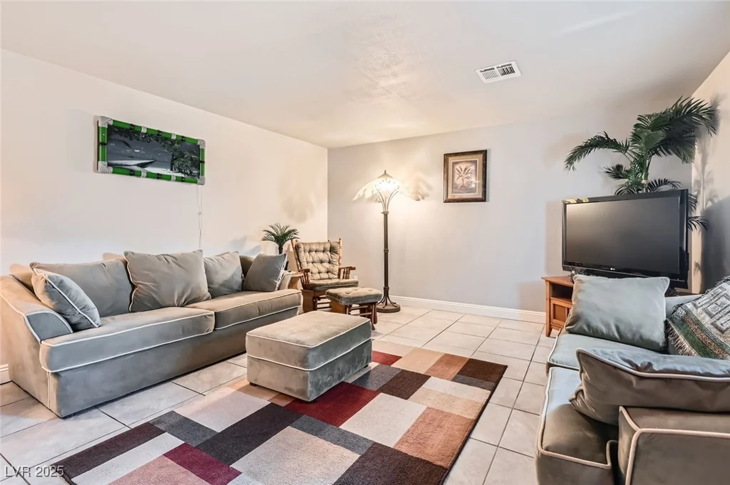 4605 Exposition, Las Vegas, NV 89102