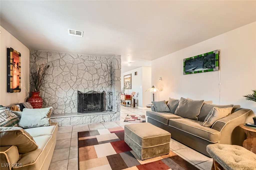 4605 Exposition, Las Vegas, NV 89102