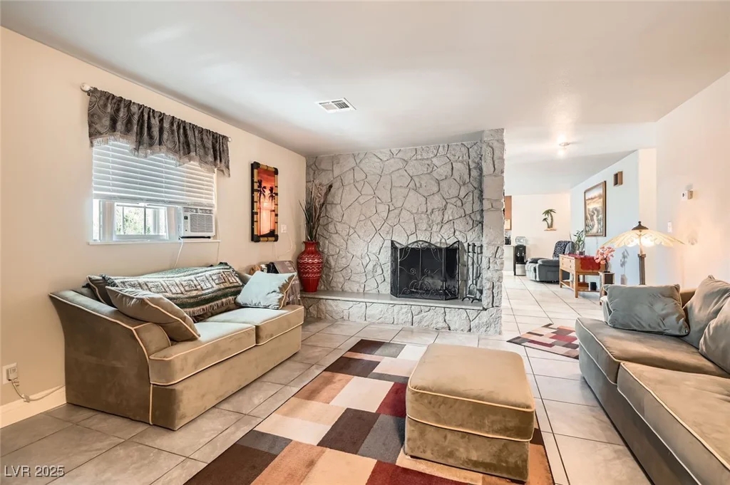 4605 Exposition, Las Vegas, NV 89102