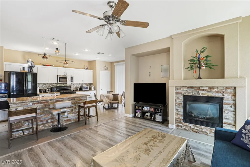 1172 Sloan, Las Vegas, NV 89110