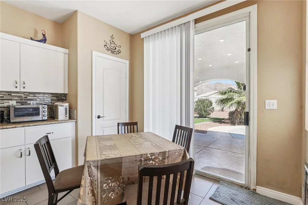 1172 Sloan, Las Vegas, NV 89110