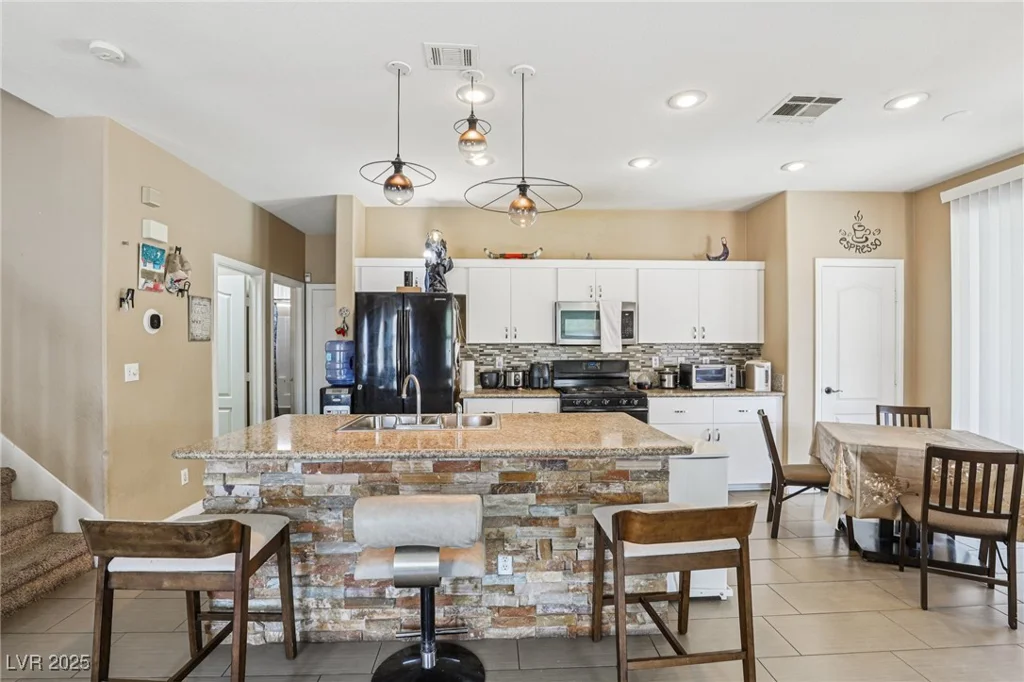 1172 Sloan, Las Vegas, NV 89110
