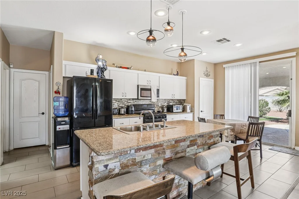 1172 Sloan, Las Vegas, NV 89110