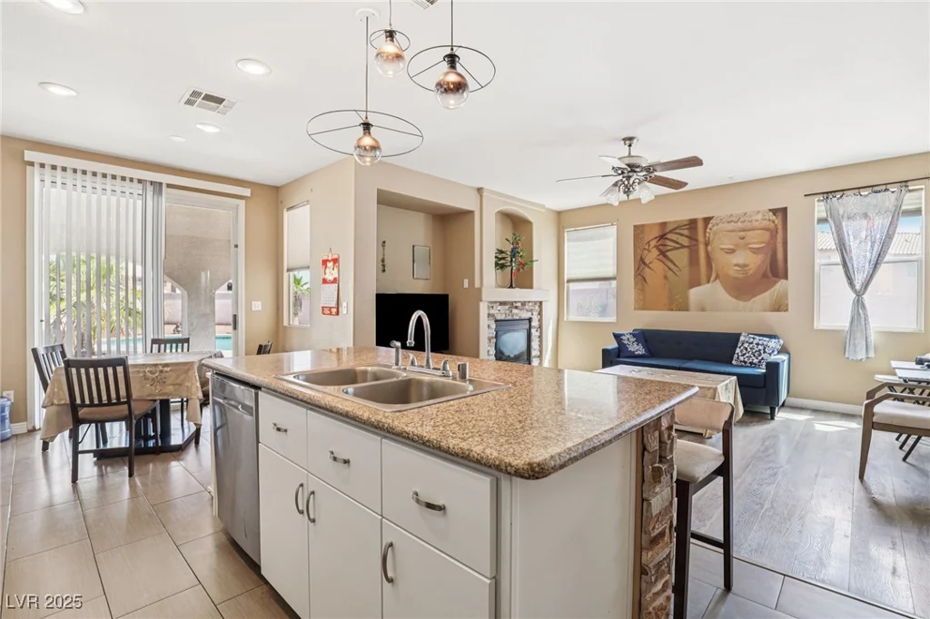 1172 Sloan, Las Vegas, NV 89110