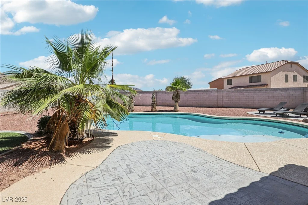 1172 Sloan, Las Vegas, NV 89110