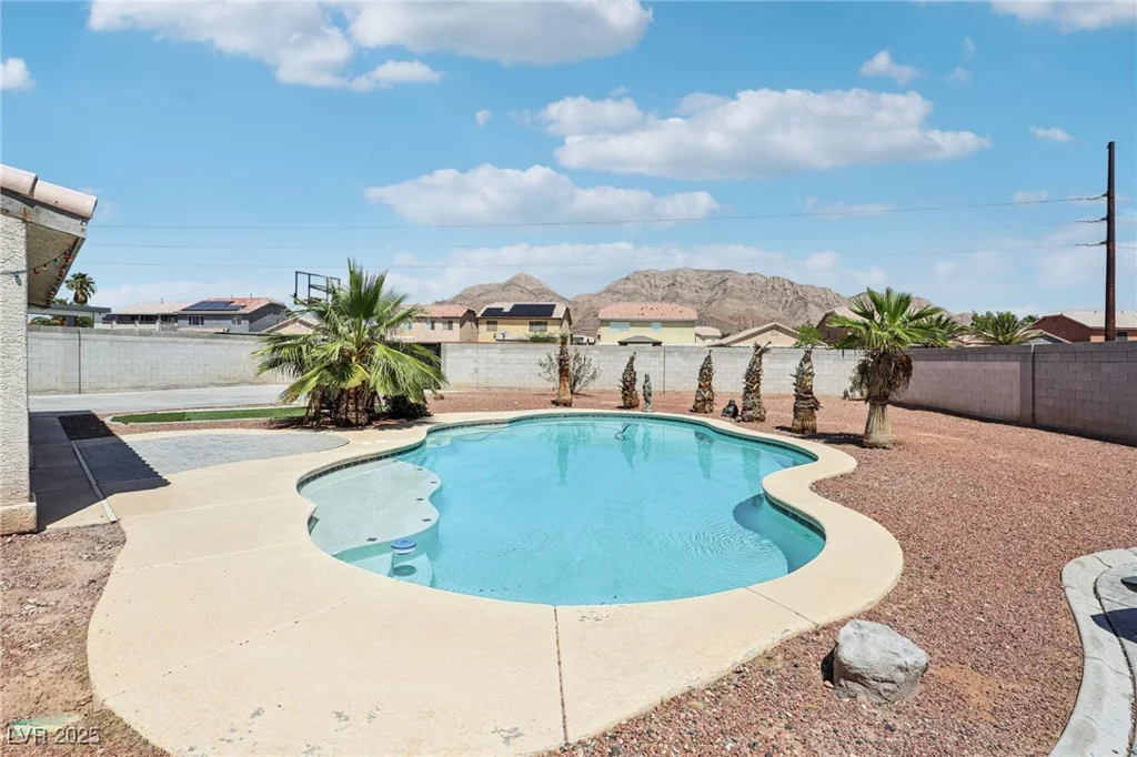 1172 Sloan, Las Vegas, NV 89110