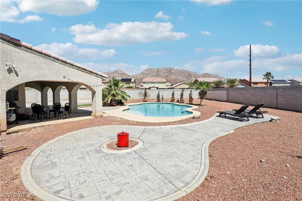 1172 Sloan, Las Vegas, NV 89110