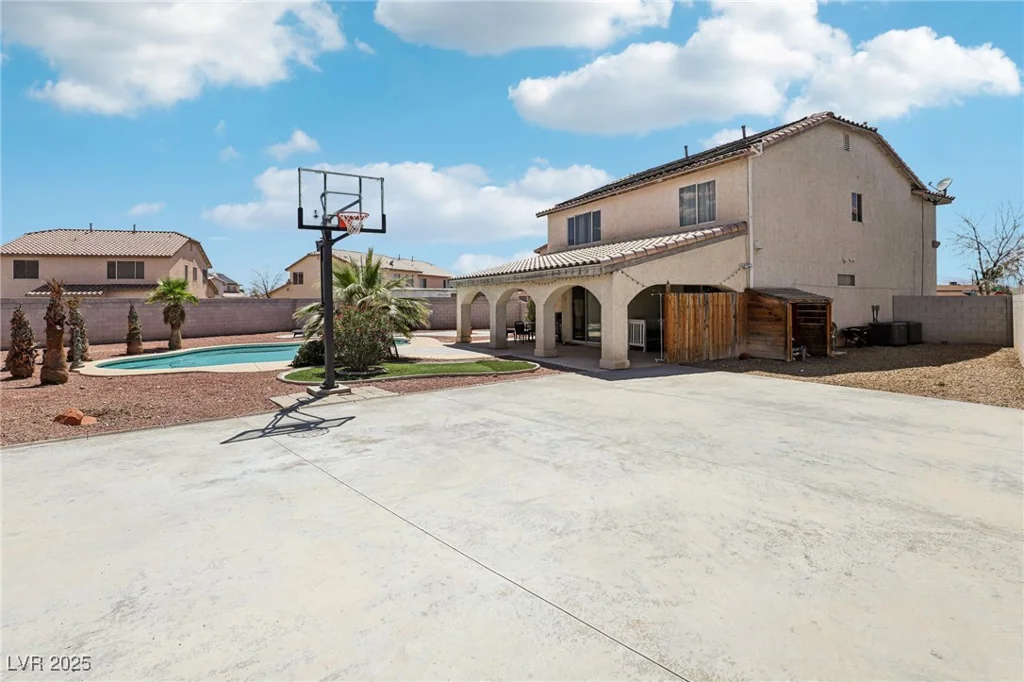 1172 Sloan, Las Vegas, NV 89110