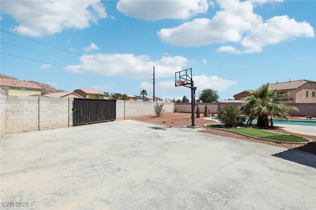 1172 Sloan, Las Vegas, NV 89110