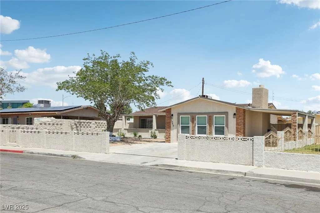 1940 Lexington, Las Vegas, NV 89106