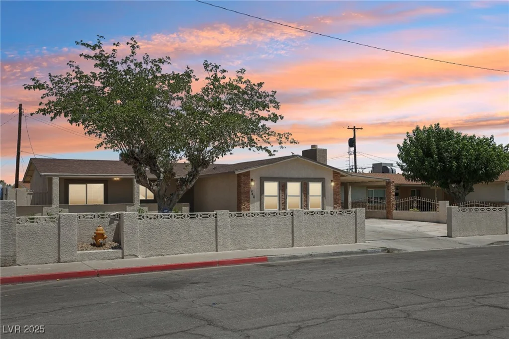 1940 Lexington, Las Vegas, NV 89106