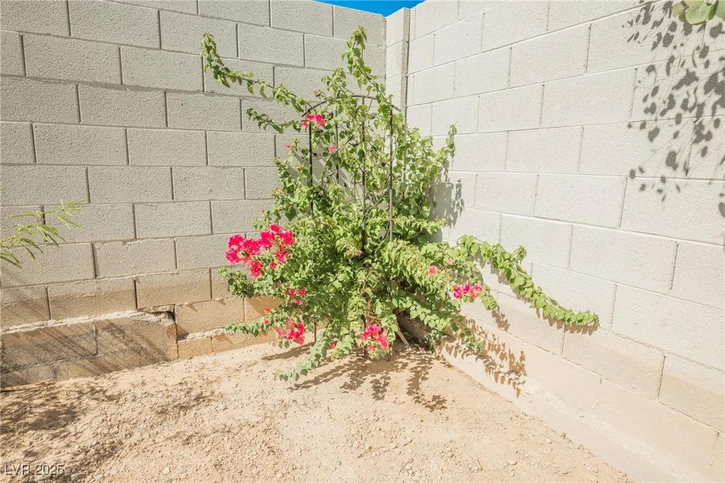6552 Sweetzer, Las Vegas, NV 89108