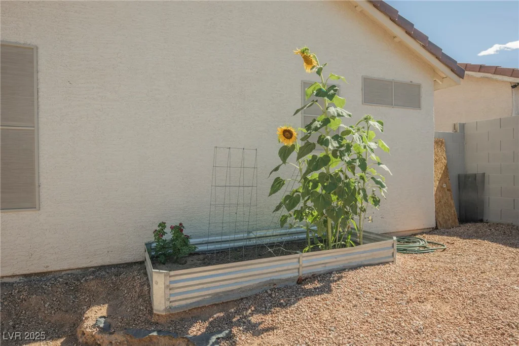 6552 Sweetzer, Las Vegas, NV 89108