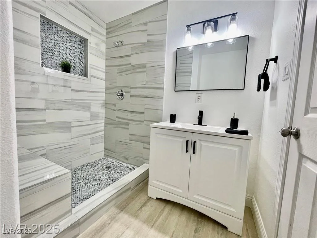 4324 El Conlon, Las Vegas, NV 89102