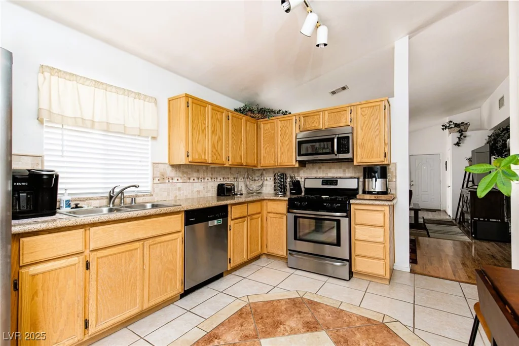 8468 Gilmore, Las Vegas, NV 89129