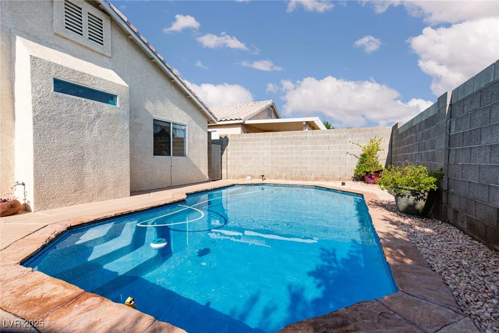 8468 Gilmore, Las Vegas, NV 89129