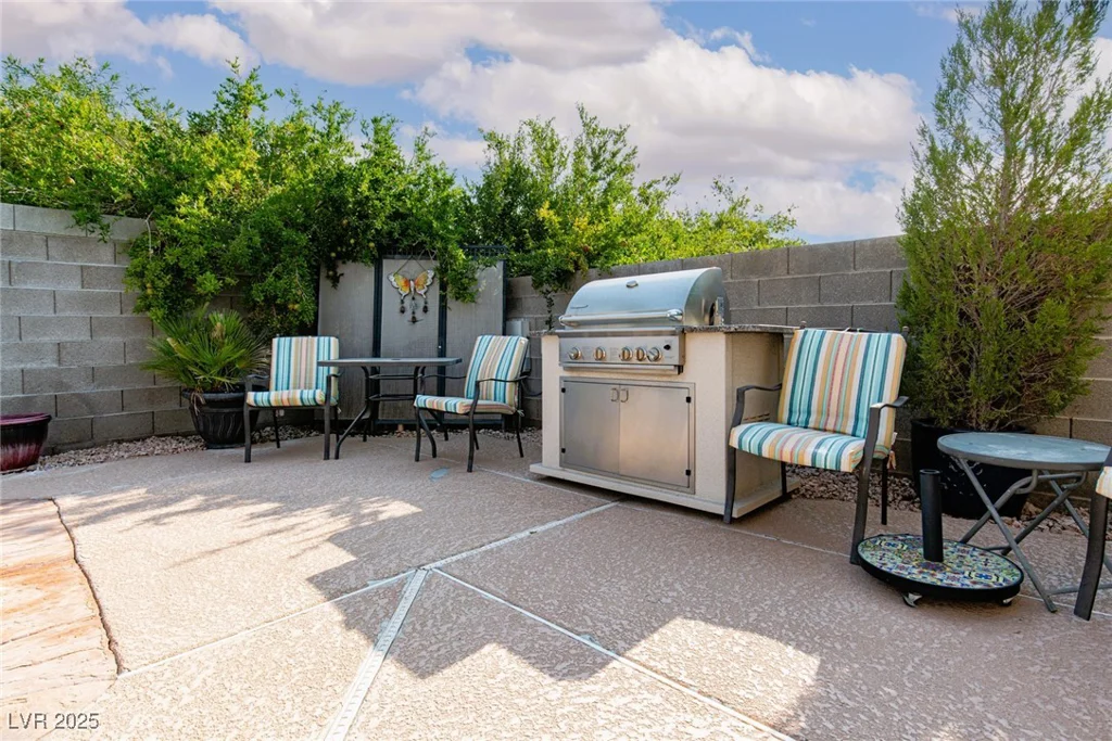8468 Gilmore, Las Vegas, NV 89129