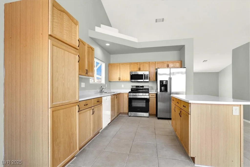 7737 White Grass, Las Vegas, NV 89131