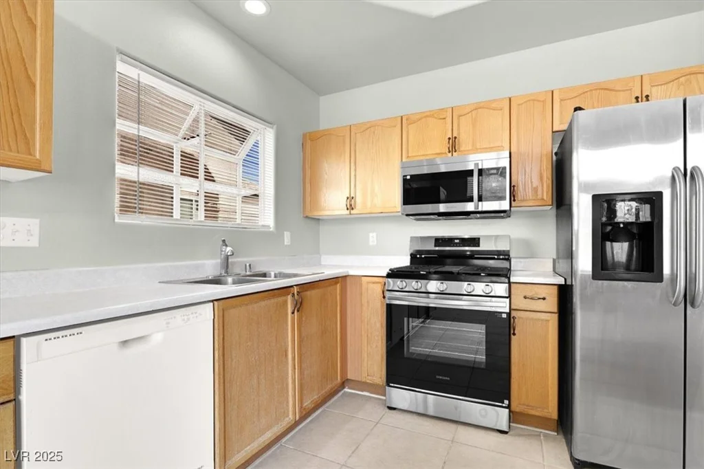 7737 White Grass, Las Vegas, NV 89131
