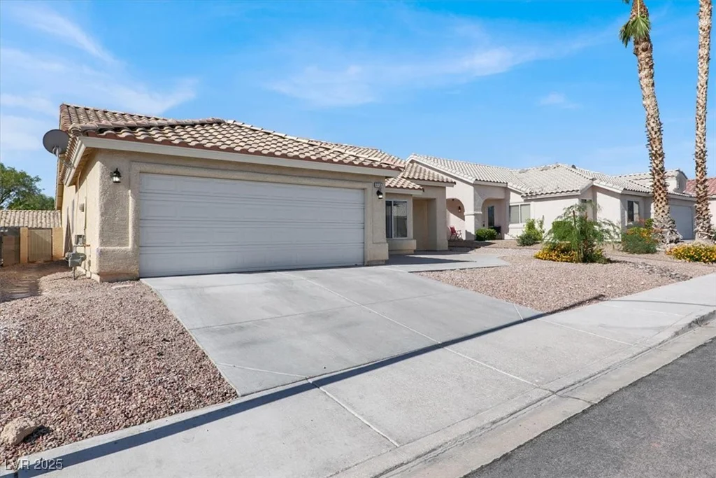7737 White Grass, Las Vegas, NV 89131