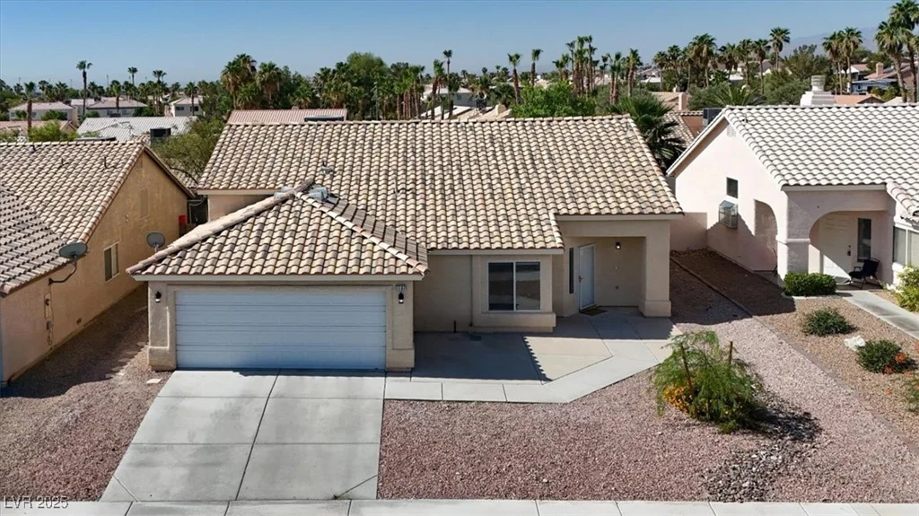 7737 White Grass, Las Vegas, NV 89131
